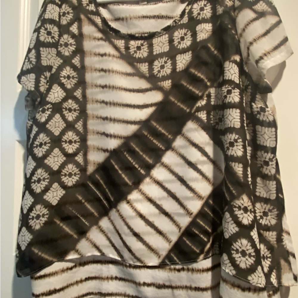 Chic Black and White Patterned Top